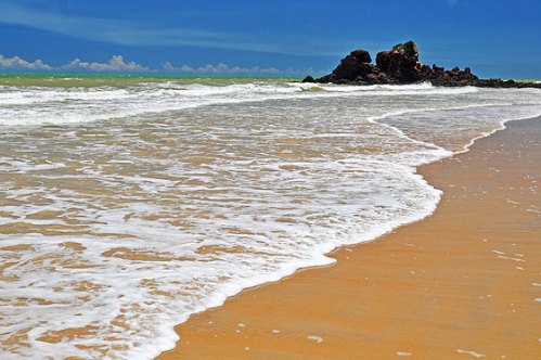 Praia Dois, primeira praia da Bahia, na divisa com o ES